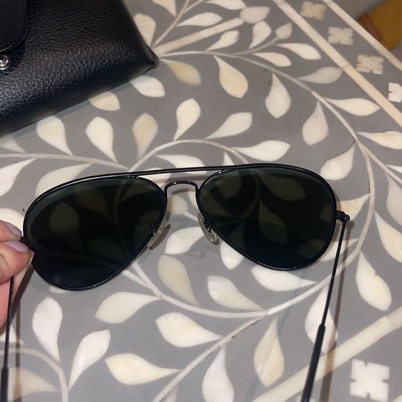 Ray Ban Black Aviator Polarized Sunglasses RB 3025 002/58 - Picture 4 of 6